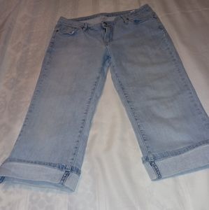 Riders by Lee Light Blue Cuffed Capri Jeans Size M